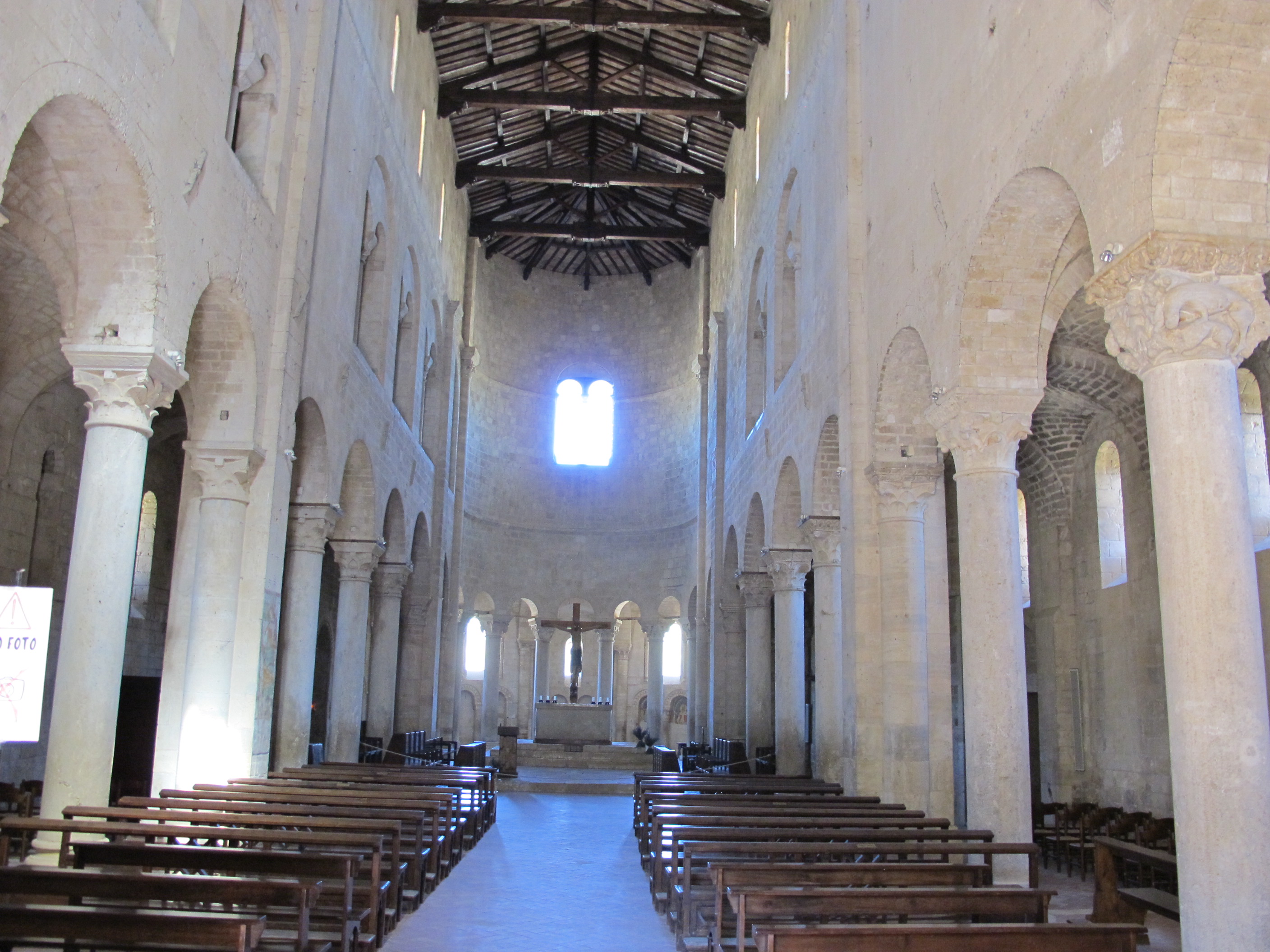 Interno dell’Abbazia di Sant’Antimo a Montalcino